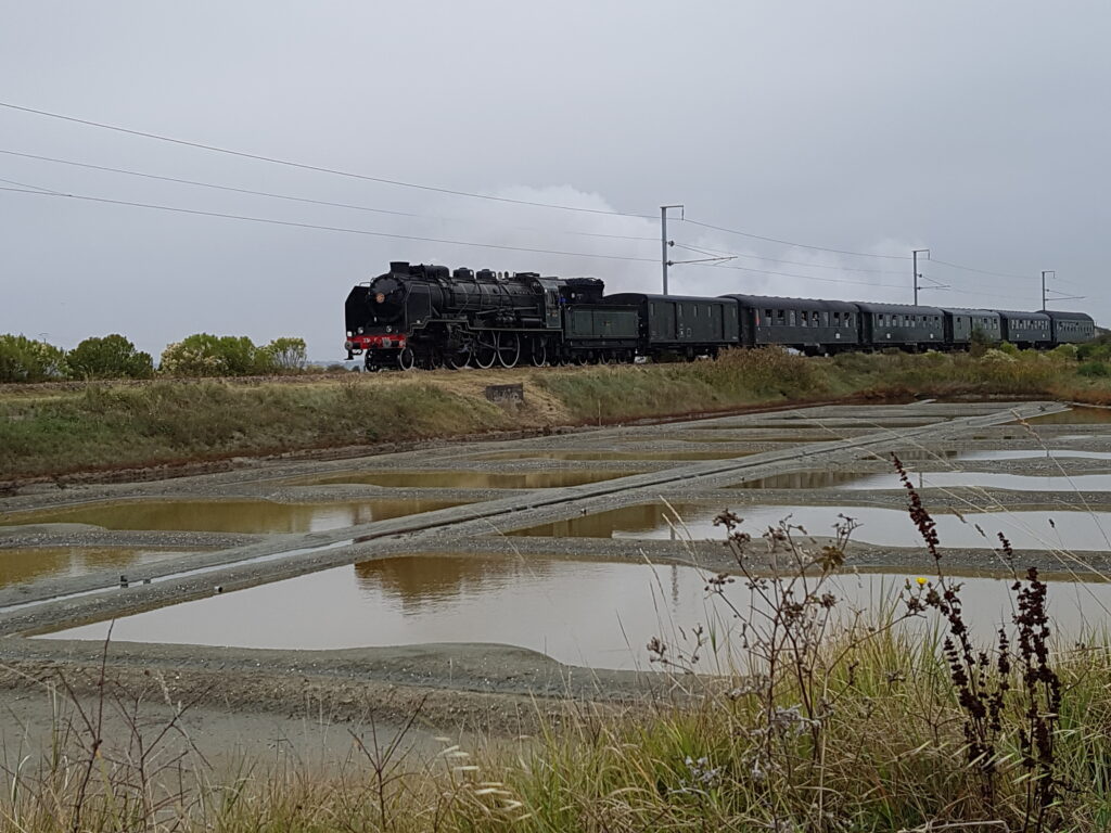 Locomotive à vapeur sur les marais salants de Guérande